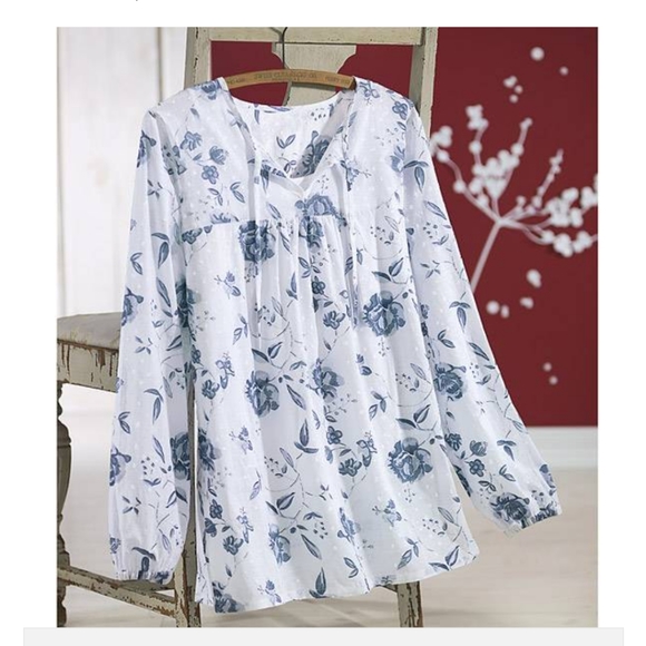 NorthStyle Tops - NorthStyle Pretty Blue Floral Blouse Size M